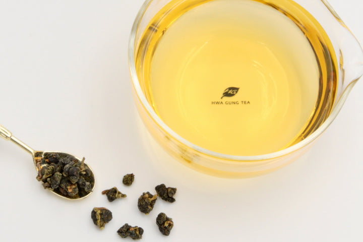 Hwa Gung Tea Legends Series Shy-Jih-Chuen Oolong Tea tea soup and ball shaped loose tea leaves