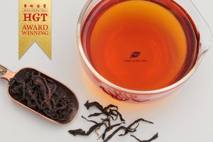 Hwa Gung Tea's award winning Legends Series Taiwan Alpine Black Tea tea soup and strip shaped loose tea leaves